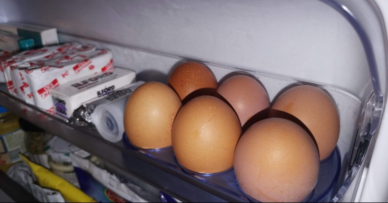 Sokan nem tudják! A tojásokat soha nem szabad a hűtőszekrénybe tenni: ide tedd, és évekig friss marad