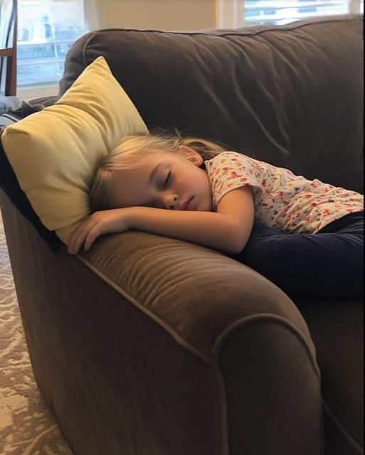 Az 5 éves lányom felhívott a munkahelyemről: "Anya elment otthonról a cuccaival, és azt mondta, hogy várjak rád, Apa"