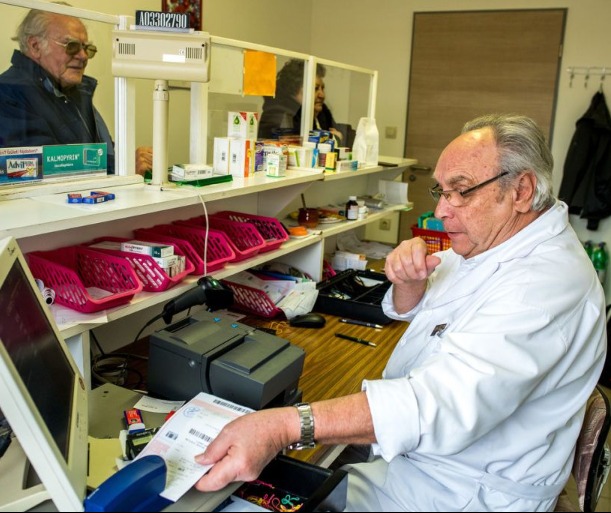 Gyógyszert is felírhatnak a patikusok – új korszak jön a magyar egészségügyben?