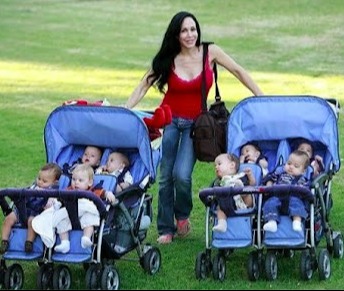 8 évvel a csodaszámba menő nyolcas ikrek születése után – így néz ki az anyuka és a gyerekek