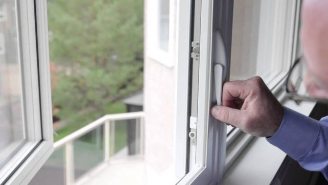 Titkos funkció az ablakaidon: így tedd őket téli módba – 10 másodperc, és sokkal melegebb lesz