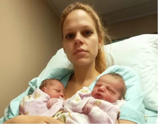 Szülés után a férjem bejött a szobába és azonnal elhagyott miután meglátta ezt