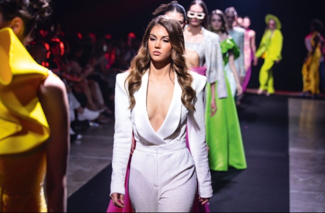 Fésűs Nelly lányán szétreped a felső, hatalmas dekoltázst villantott Horváth Csenge – észbontóan szexi fotók