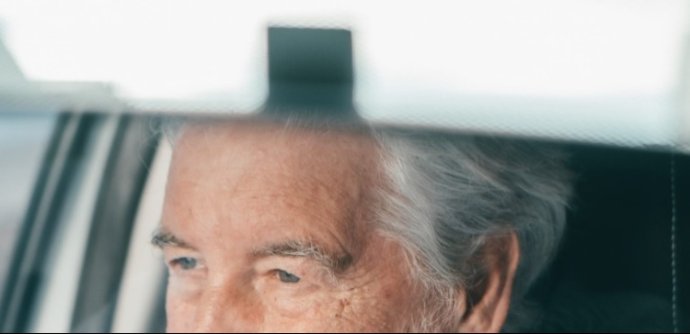 Sokan kockázatosnak tartják, hogy a nyugdíjasok jogosítványt hosszabbítsanak.