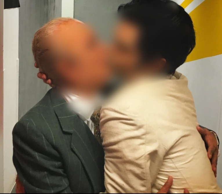 Lefotózták Oláh Ibolyát, amint épp vele csókolózik - EZT nem hiszed el