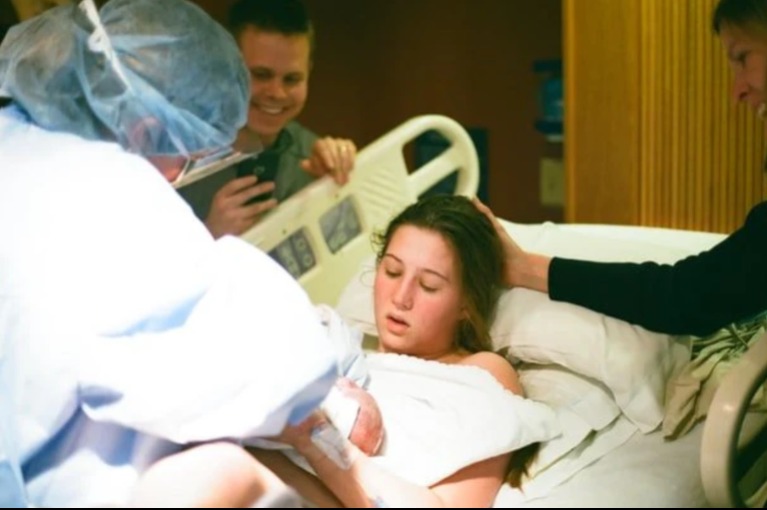 Az ápolónő majdnem elájult, amikor látta, kinek adott életet a nő