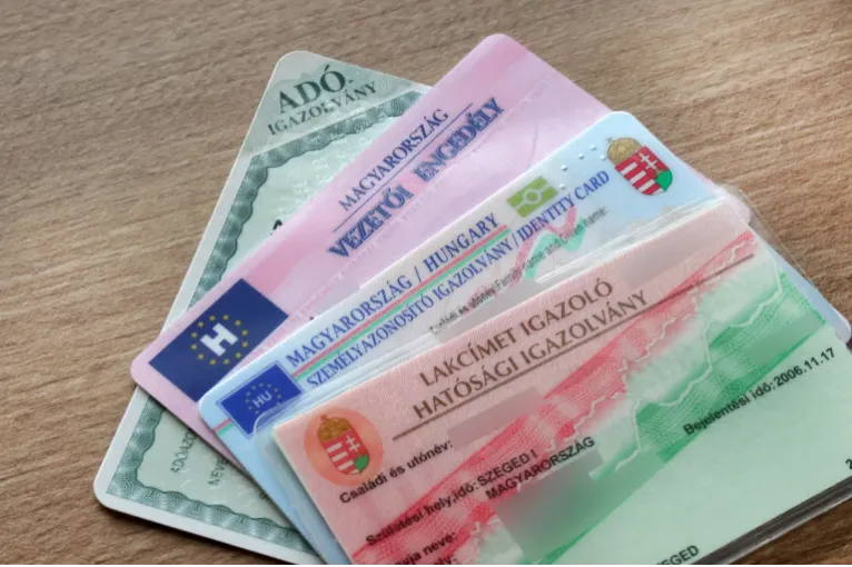 Nem elég a személyi és a lakcímkártya! Mostantól ezt is vinned kell magaddal!