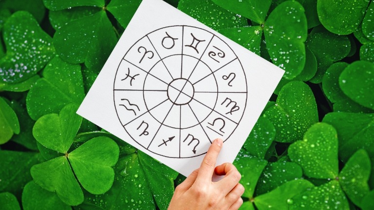 Most rohanjanak a lottózóba! 5 csillagjegynek ma van a szerencsenapja